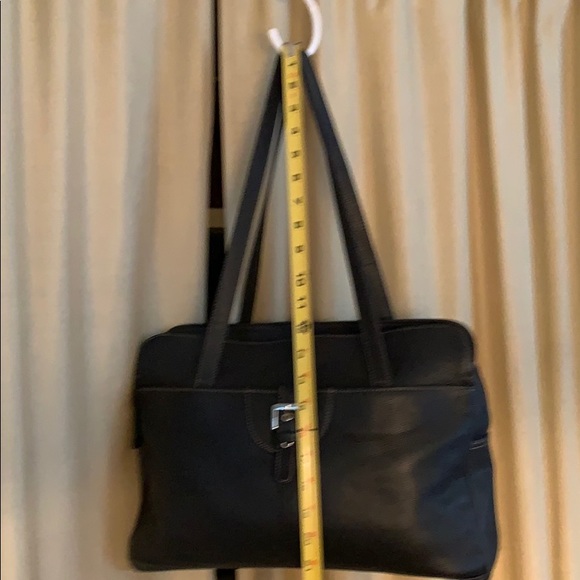 Aurielle Black leather bag with credit card area - Picture 5 of 8